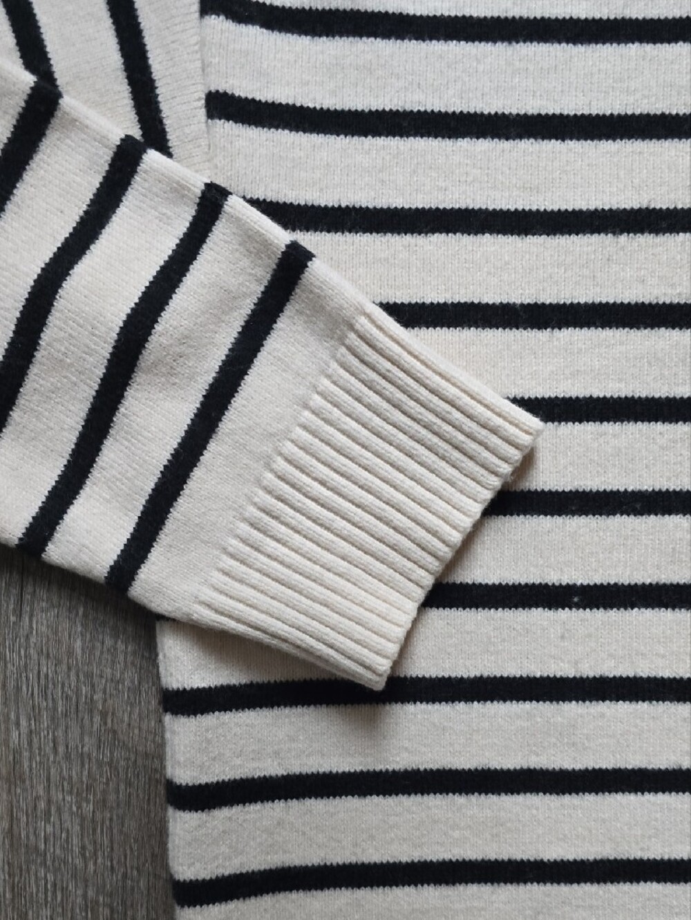 Banana Republic Perfectly Soft Turtleneck Sweater LG - Picture 6 of 7